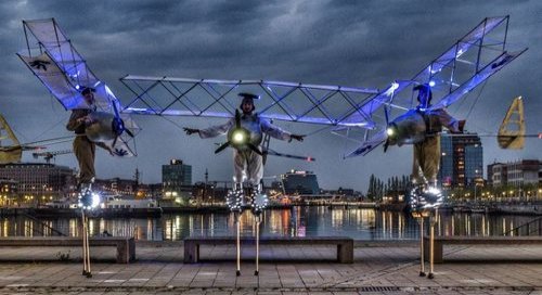 Überflieger — Stelzen-Walkact von Stelzentheater Björn de Vil